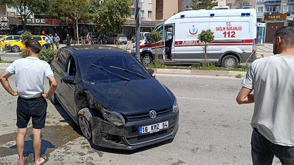 Bursa’da iki araç kafa kafaya çarpıştı
