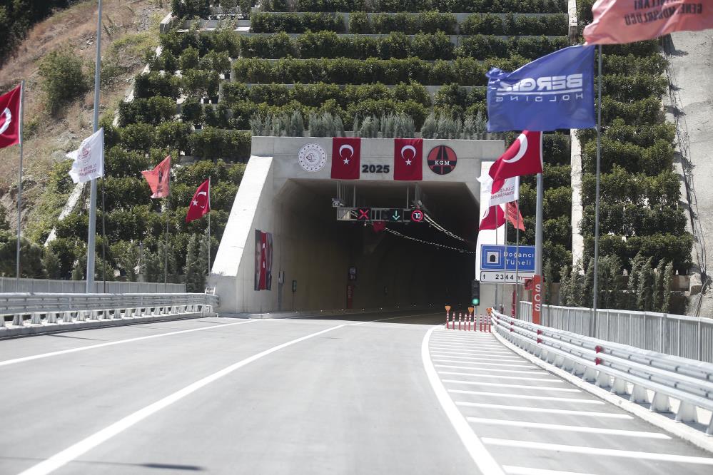 Bursa trafiğine nefes aldıracak tünel hizmete açıldı