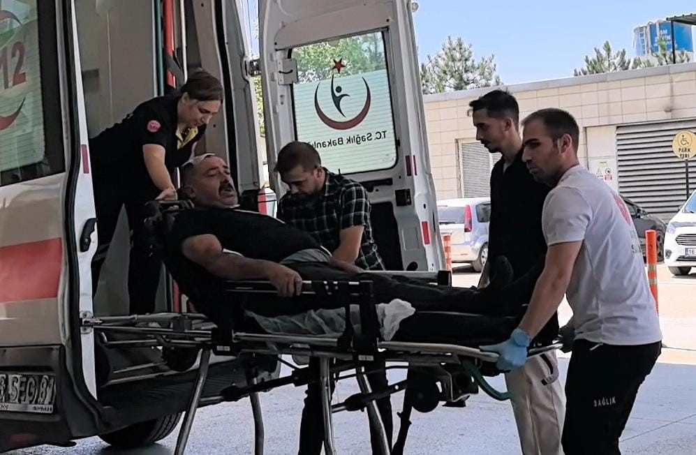 Bursa’da fabrika çatısından düşüp ağır yaralandı