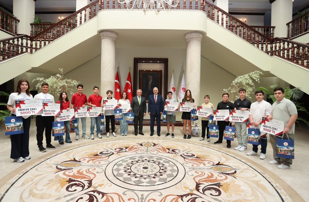 Bursa’da LGS şampiyonları ödüllendirildi