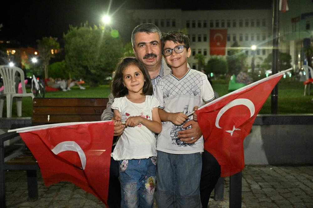 Yıldırım al bayraklarla donatıldı