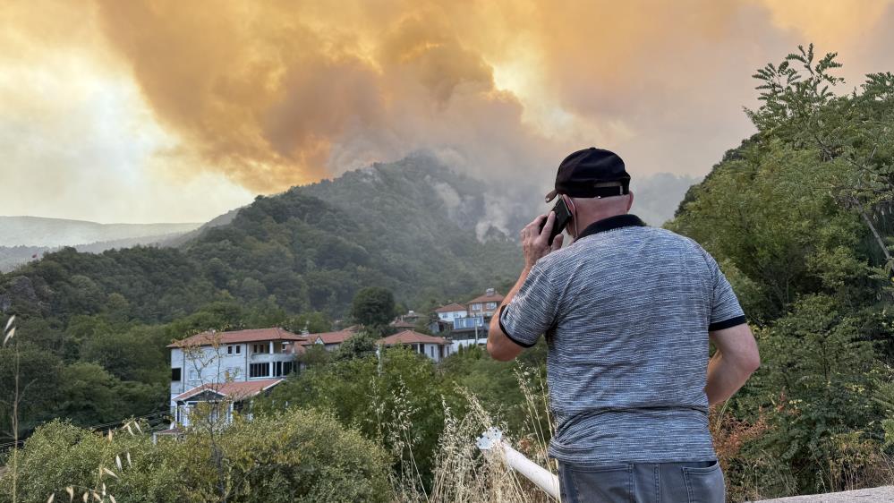 Sakarya’da alevlere müdahale sürüyor