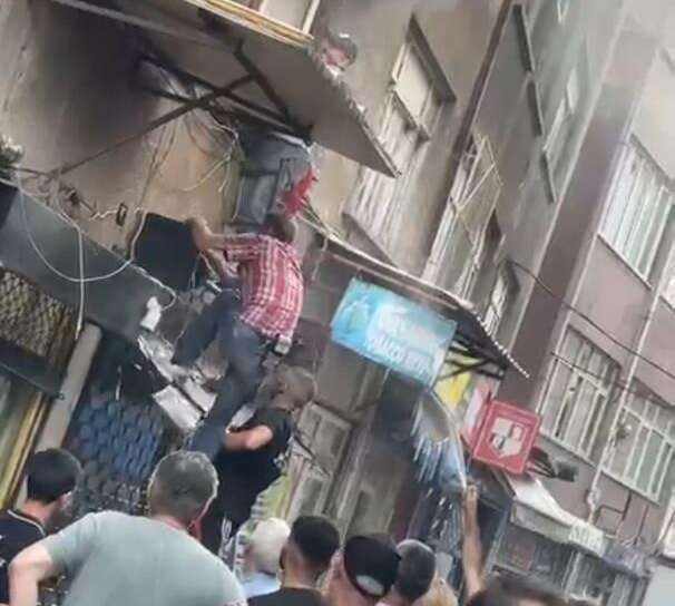 Bursa’da alevler arasında kalan kadın böyle kurtarıldı!