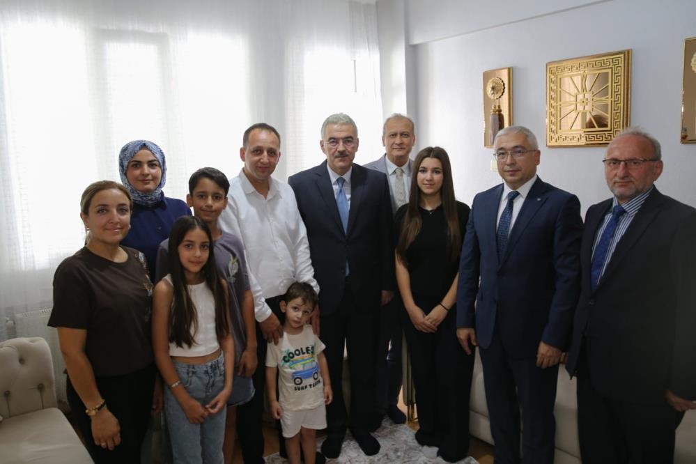 Bursa Valisi Ayyıldız, 15 Temmuz gazisini ziyaret etti