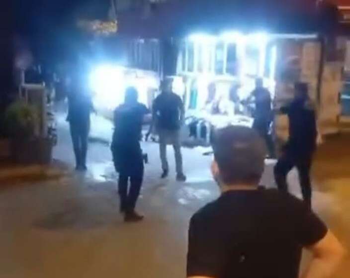 Bursa’da gergin gece: Ekipler saldırganı bacağından vurdu!