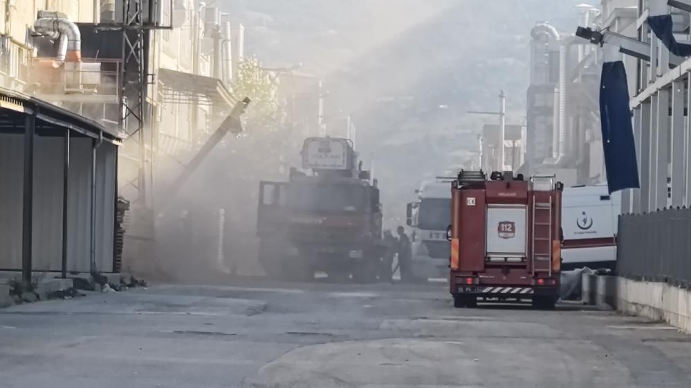 Bursa’da mobilya fabrikası alev alev yandı