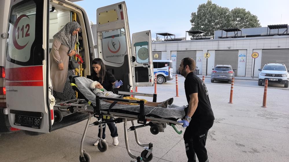 Bursa’da sürgülü kapının altında kalan çocuk ağır yaralandı