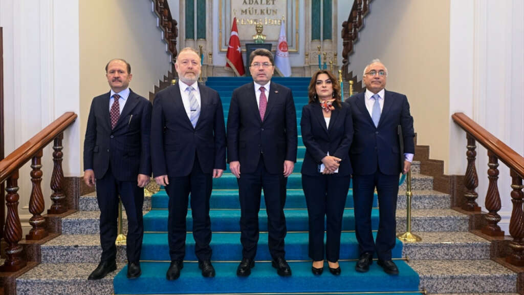 Bakan Tunç, DEM Parti heyeti ile görüştü