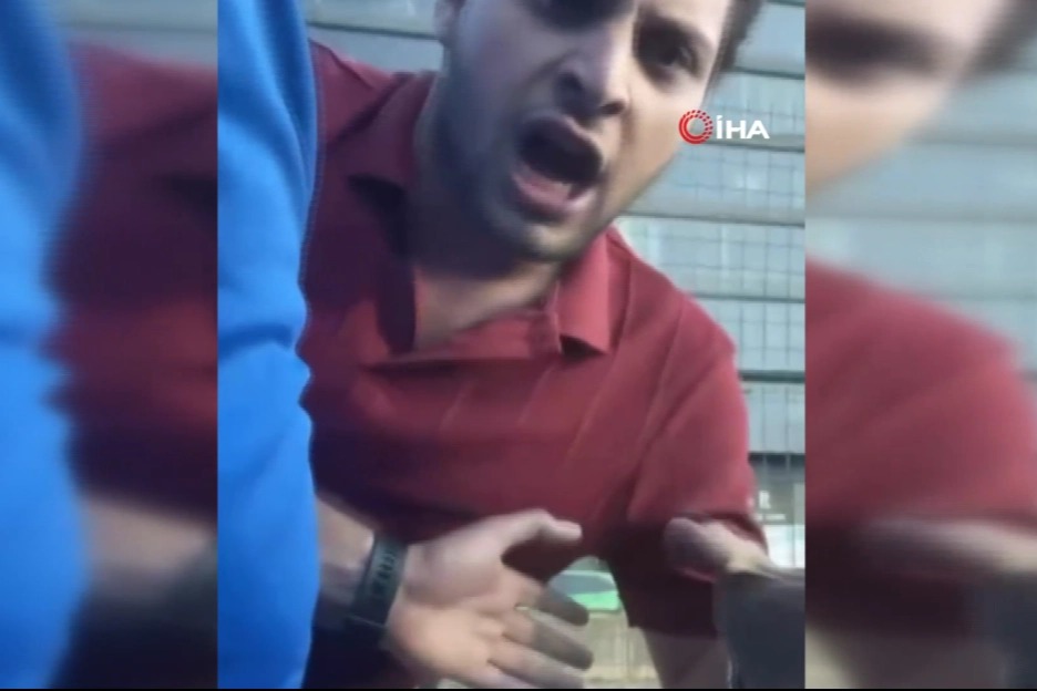 Bursa’da korku dolu anlar: Trafikte yol kesip bıçak çekti