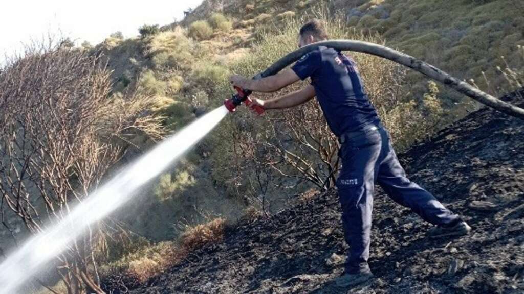 Marmara Adası’nda arazi yangını söndürüldü