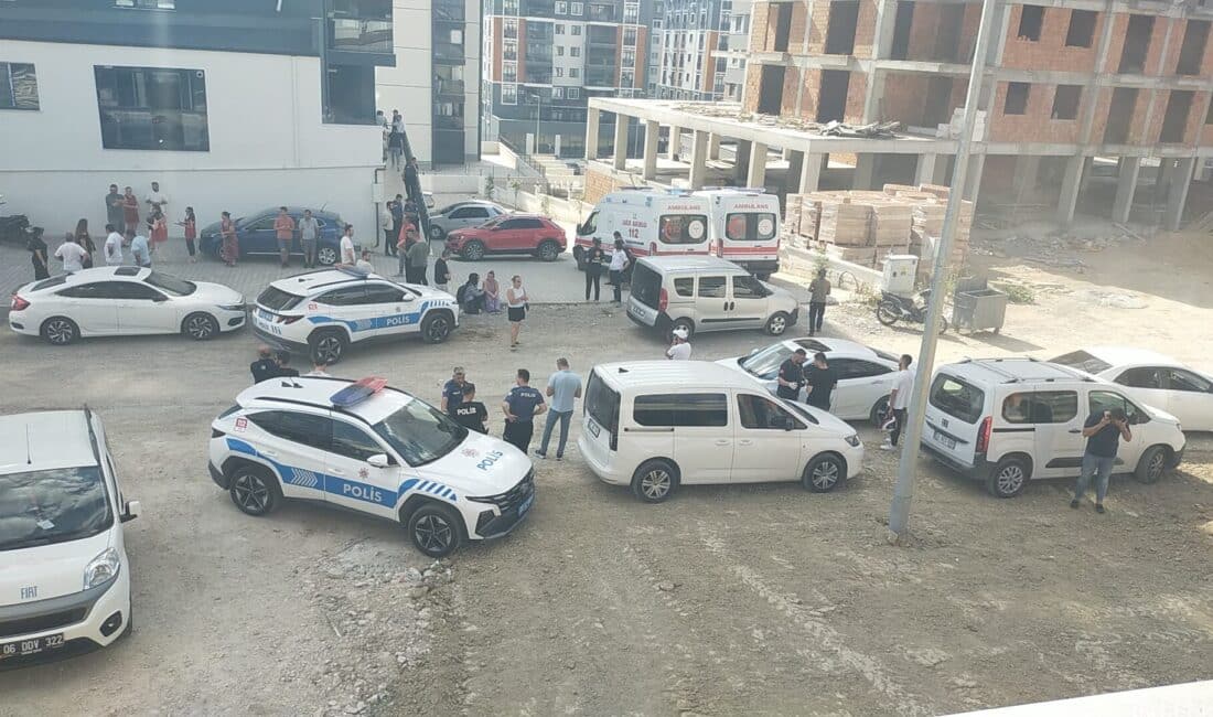 Edirne’nin Cumhuriyet Mahallesi’nde bir baba, cinnet geçirerek eşini ve oğlunu