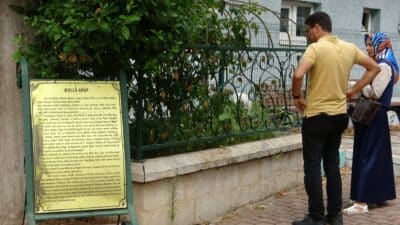 Osmanlı döneminin önemli alimlerinden Molla Arap Hazretleri'nin Bursa Yıldırım'daki kabrinin