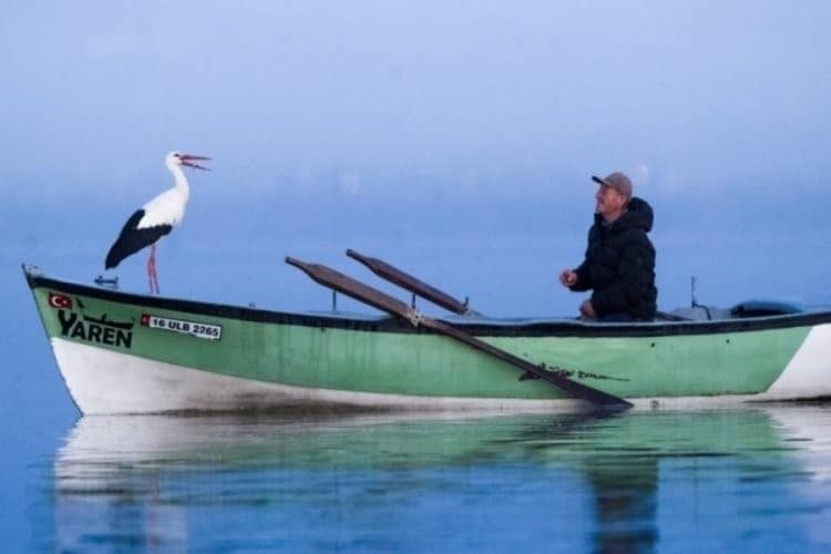 Bursa'nın Karacabey ilçesinde Balıkçı Adem Yılmaz ile kurduğu dostlukla tanınan