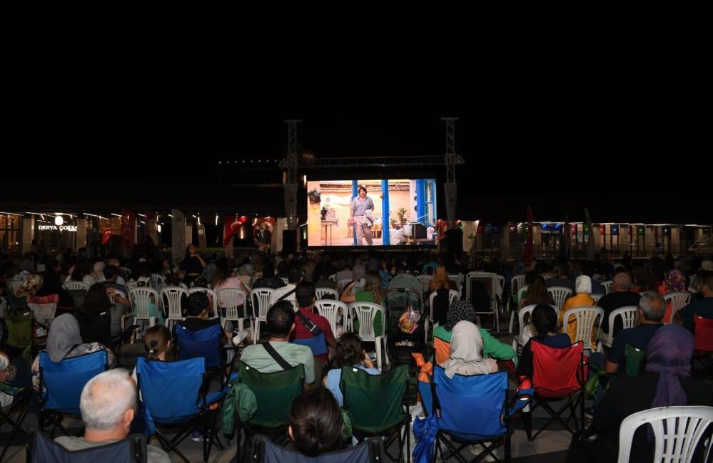 Osmangazi Belediyesi, yaz akşamlarını renklendirmek ve vatandaşlara açık havada sinema