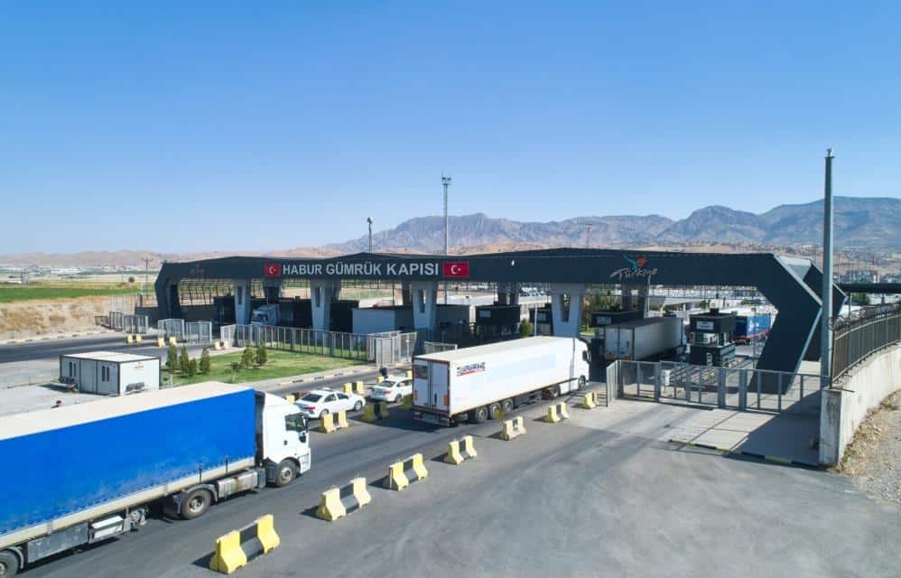 Şırnak’ın Silopi ilçesine bağlı Habur Sınır Kapısı’nda bir şahıs, 2