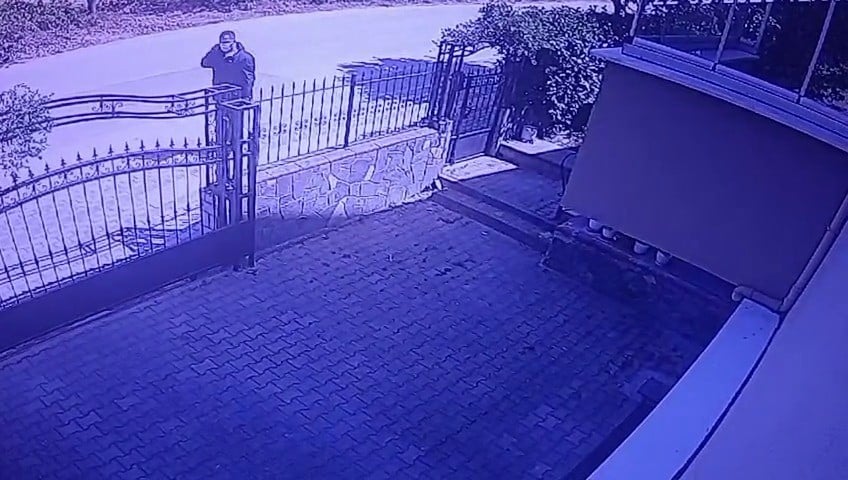 Bursa’da kendilerini polis olarak tanıtan dolandırıcılar, 75 yaşındaki emekli vatandaşı