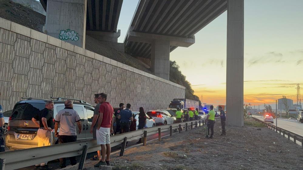 Bursa'da yol yapım çalışmaları nedeniyle tek şeride düşürülen yolda zincirleme