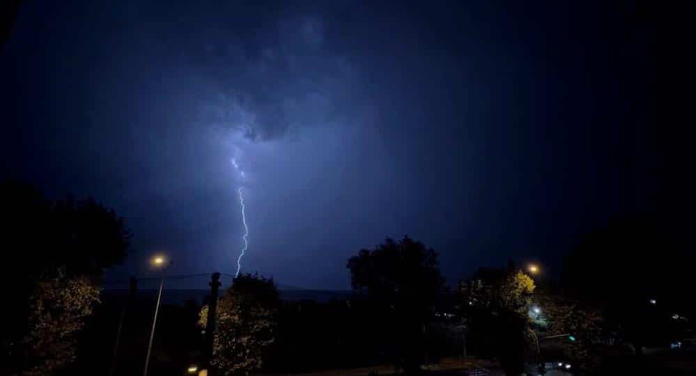Bursa’da gece karanlığı, ardı arkası kesilmeyen şimşeklerle aydınlandı. En güzel