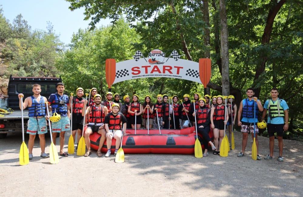 Bursa Büyükşehir Belediyesi tarafından Orhaneli Kocasu Çayı'nda düzenlenen rafting turuna