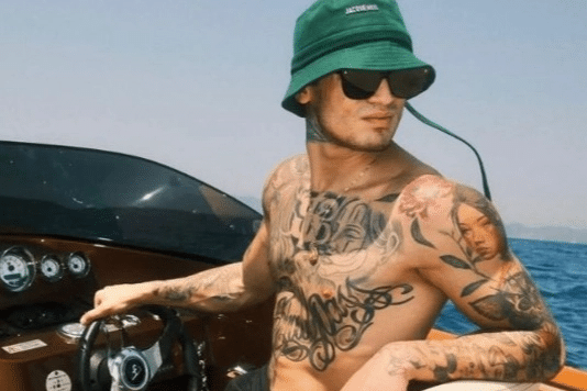 Tekirdağ’ın Hayrabolu ilçesinde UFO benzeri platformdan verdiği konserden sonra iniş