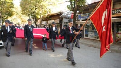 Yenişehir’de 19 Eylül Gaziler Günü, düzenlenen tören ve etkinliklerle kutlandı.