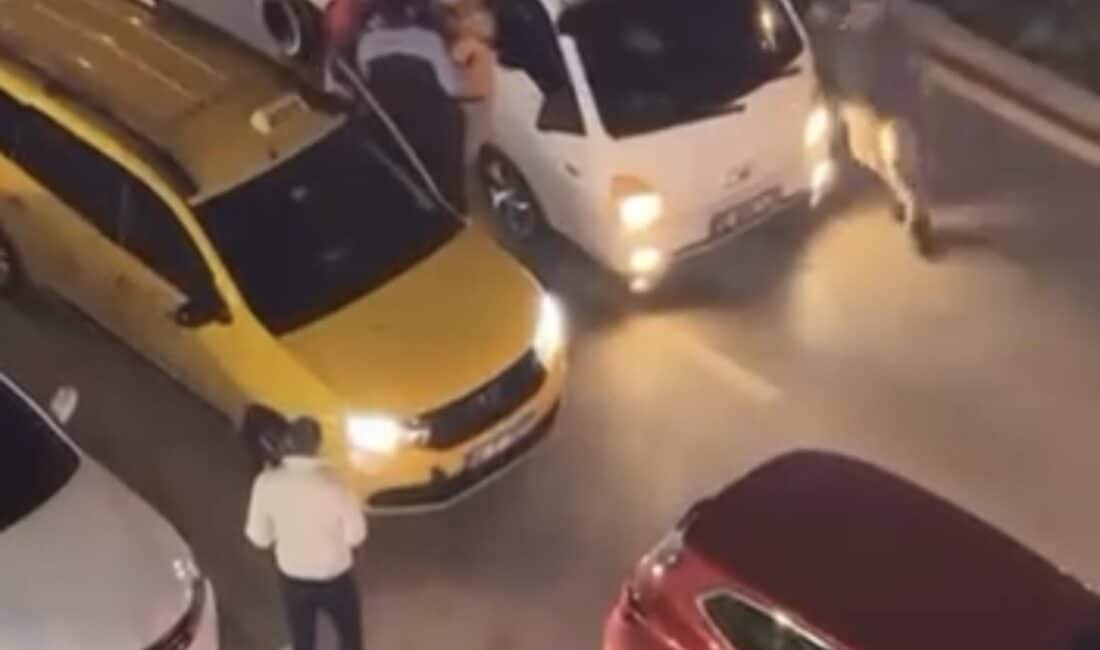 Bursa'da tartışan iki sürücü trafiğin ortasında araçlarından inip kavgaya tutuştu.