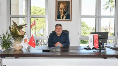 Köyceğiz Belediye Başkan Yardımcısı Özgür Örnek, yapı denetimdeki ruhsat dosyalarıyla
