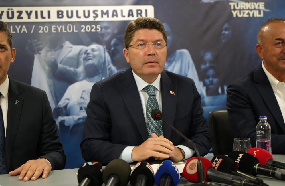 "Türkiye Yüzyılı Buluşmaları" kapsamında Antalya'da konuşan Adalet Bakanı Yılmaz Tunç,