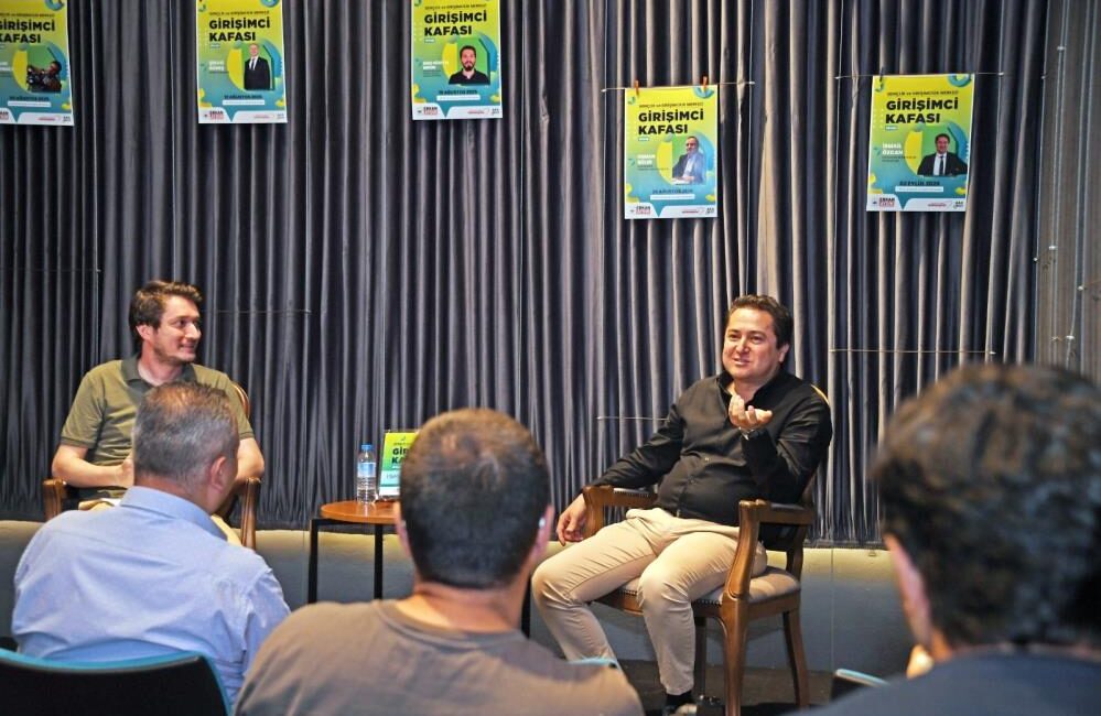 Osmangazi Belediyesi gençleri girişimciliğe teşvik etmek için başarılı girişimcilerle gençleri