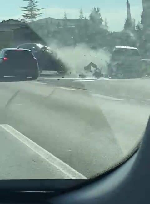 Kocaeli TEM Otoyolu’nda trafikte tehlikeli hareketler yapan bir sürücü, içinde