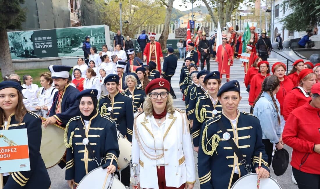  Bursa Büyükşehir Belediyesinin farklı kültürler, renkli kostümler, coşkulu marşlar