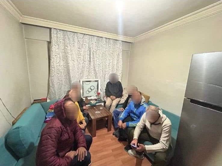 Bursa'nın İnegöl ilçesinde düzensiz göçmenlerin barındırıldığı adreslere yönelik düzenlenen operasyonda