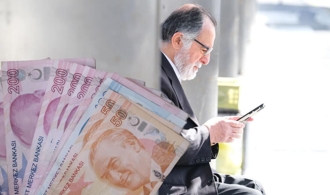 Yeni yıl yaklaşırken milyonlarca emekli için maaş hesapları yeniden gündemde.