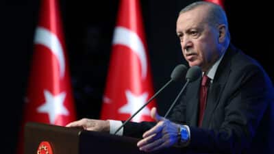 Cumhurbaşkanı Recep Tayyip Erdoğan, CHP Genel Başkanı Özgür Özel'e "Konuşan,