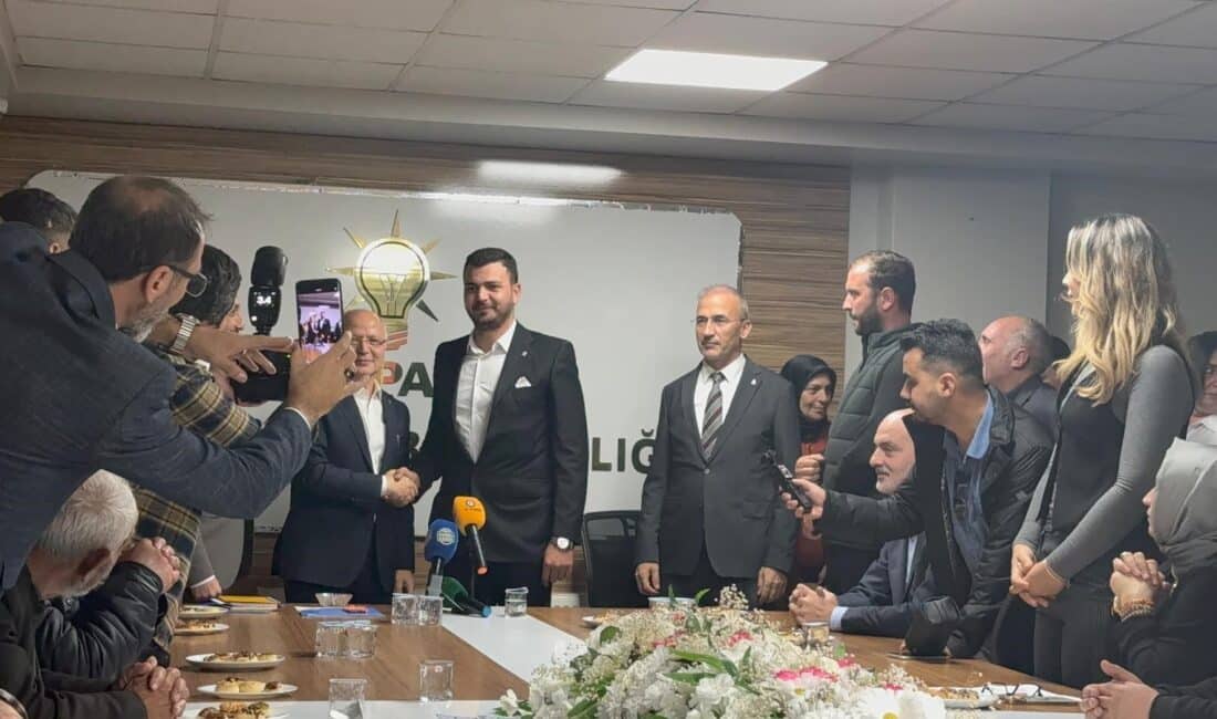 Bursa'nın Gemlik ilçesinde AK Parti’ye 800 yeni üye katıldı.