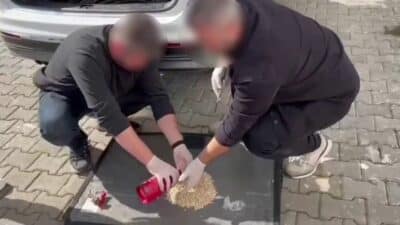 Gemlik'te polisin şüphe üzerine durdurduğu bir araçta yapılan aramada uyuşturucu