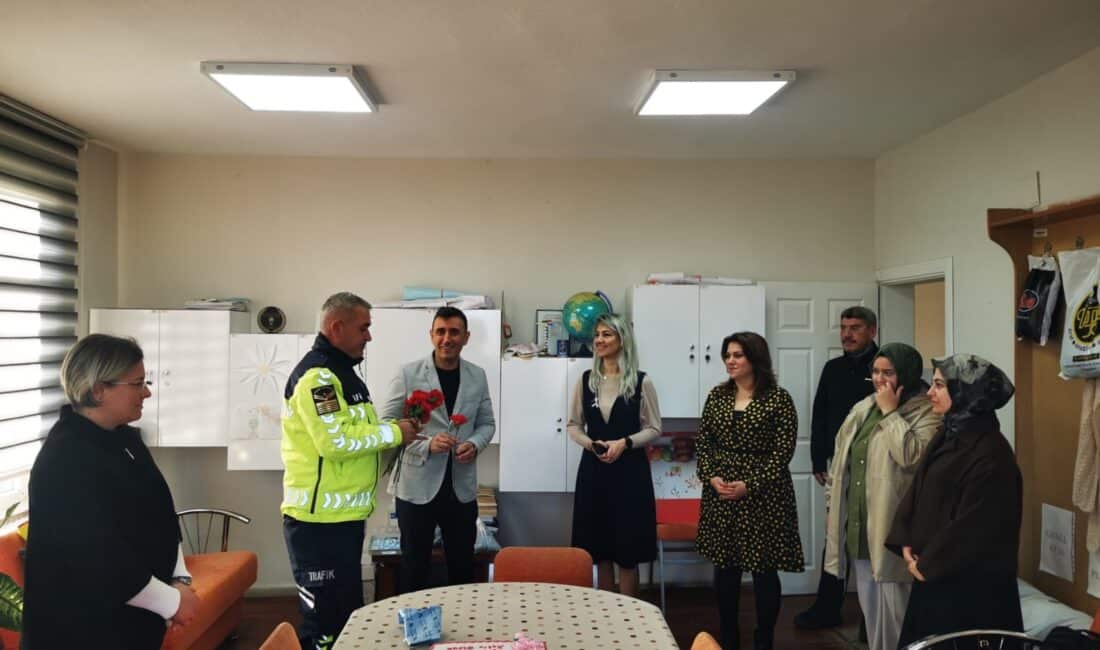 Karacabey İlçe Jandarma Komutanlığı'na bağlı trafik jandarması ekipleri, 24 Kasım