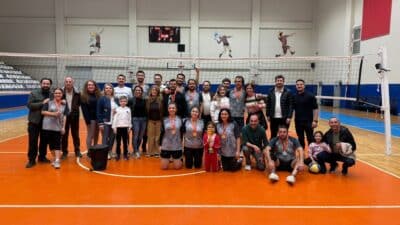 Nilüfer Belediyesi çalışanları arasında düzenlenen voleybol turnuvası sona erdi. Beş