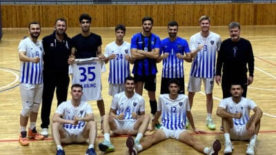 TVF 2. Lig'de play-off mücadelesi veren Karacabey Belediyespor, sahasında Çerkezköy