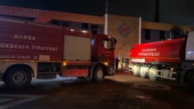 Bursa'nın Kestel ilçesinde bir tekstil fabrikasında çıkan yangın paniğe neden