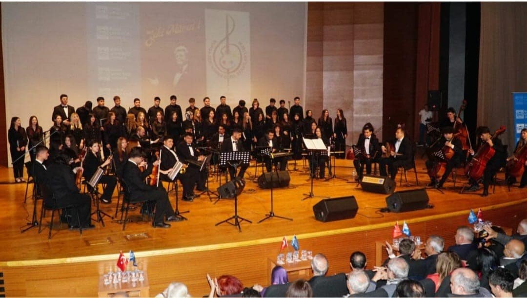 Bursa, sanat güneşi Zeki Müren’i doğumunun 94. yılında düzenlenen özel