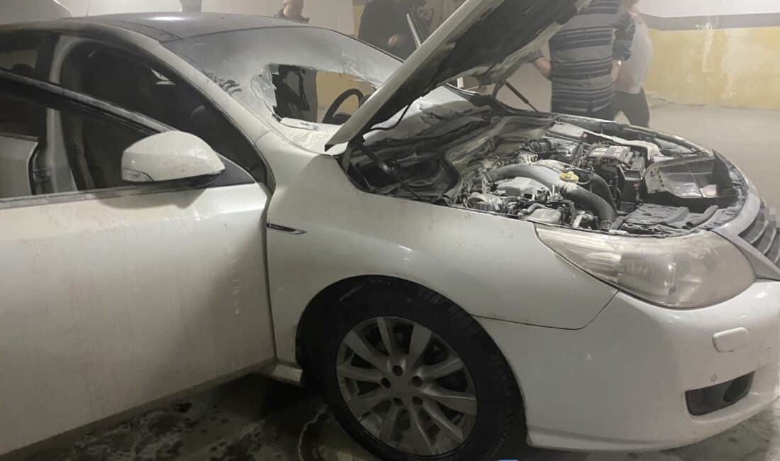 Bursa'nın Mudanya ilçesinde bir sitenin kapalı otoparkında otomobilde çıkan yangın