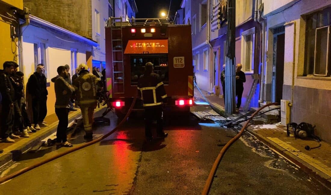 Bursa'nın İnegöl ilçesinde bulunan 2 katlı binanın çatısında yangın çıktı.