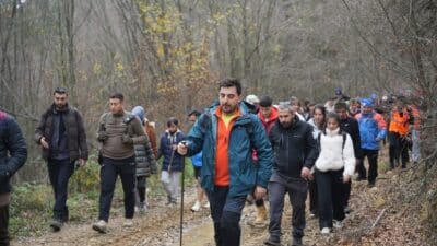Bursa'nın Yenişehir ilçesinde 12 kilometrelik doğa yürüyüşü, doğaseverlerin ve öğrencilerin