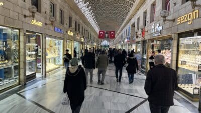 Türkiye ekonomisinde enflasyonla mücadele sürerken, Bursa Vakıflar Bölge Müdürlüğü'nün kiracılarına