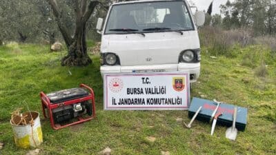 Bursa'nın İznik ilçesinde kaçak kazı yaptığı iddia edilen 2 kişi