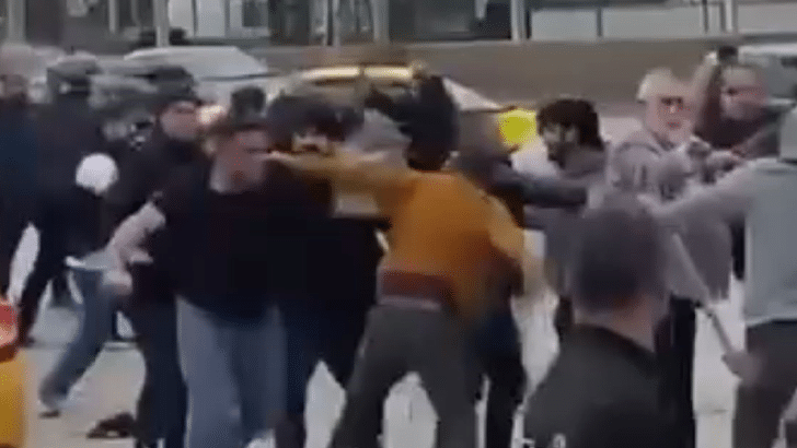  Bursa’da aralarında husumet bulunan iki grup cadde üzerinde karşı