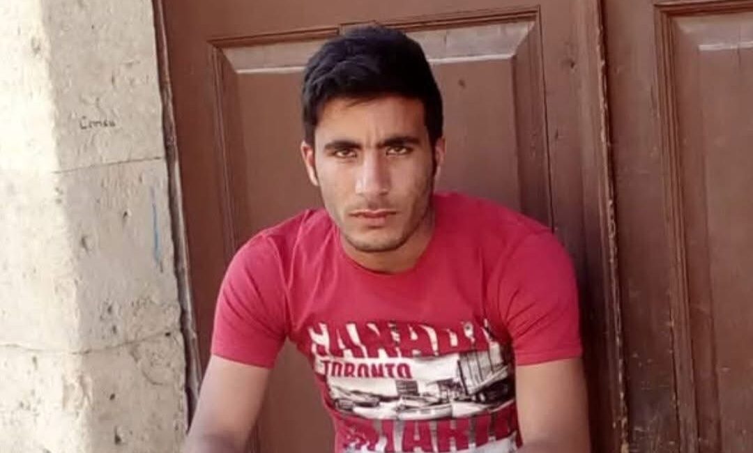 Mersin’in Tarsus ilçesinde ağabeyinin kullandığı kamyonun geri manevra yaptığı sırada