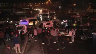 Şırnak'ın Cizre ilçesinde freni boşalan vinç 6 araca çarptı. Ortalığı