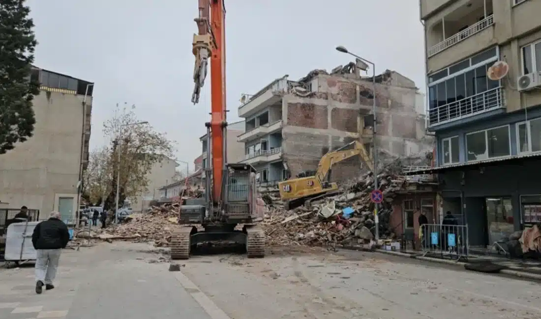 Balıkesir'in Sındırgı ilçesinde 27 Ekim'de meydana gelen 6,1 büyüklüğündeki depremin